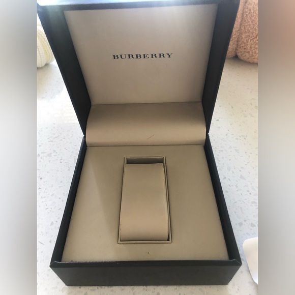 Burberry women’s silver classic checker gray plaid print watch - Picture 7 of 10